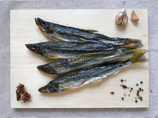 Деревенские гренки со вкусом Сметаны и Лука (Сурские): Корюшка вяленая без икры