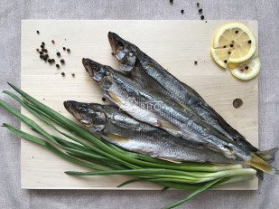 Деревенские гренки со вкусом Сметаны и Лука (Сурские): Корюшка вяленая с икрой