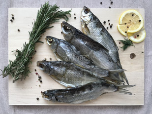 Деревенские гренки со вкусом Сметаны и Лука (Сурские): Вобла вяленая астраханская крупная