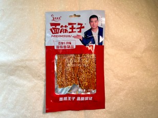 Кета кубики: Мучные полоски КРАСНЫЕ со вкусом пряной говядины 76 гр