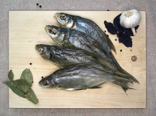 Деревенские гренки со вкусом Сметаны и Лука (Сурские): Густера вяленая