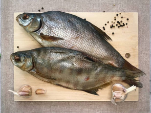 Деревенские гренки со вкусом Сметаны и Лука (Сурские): Лещ цимлянский вяленый